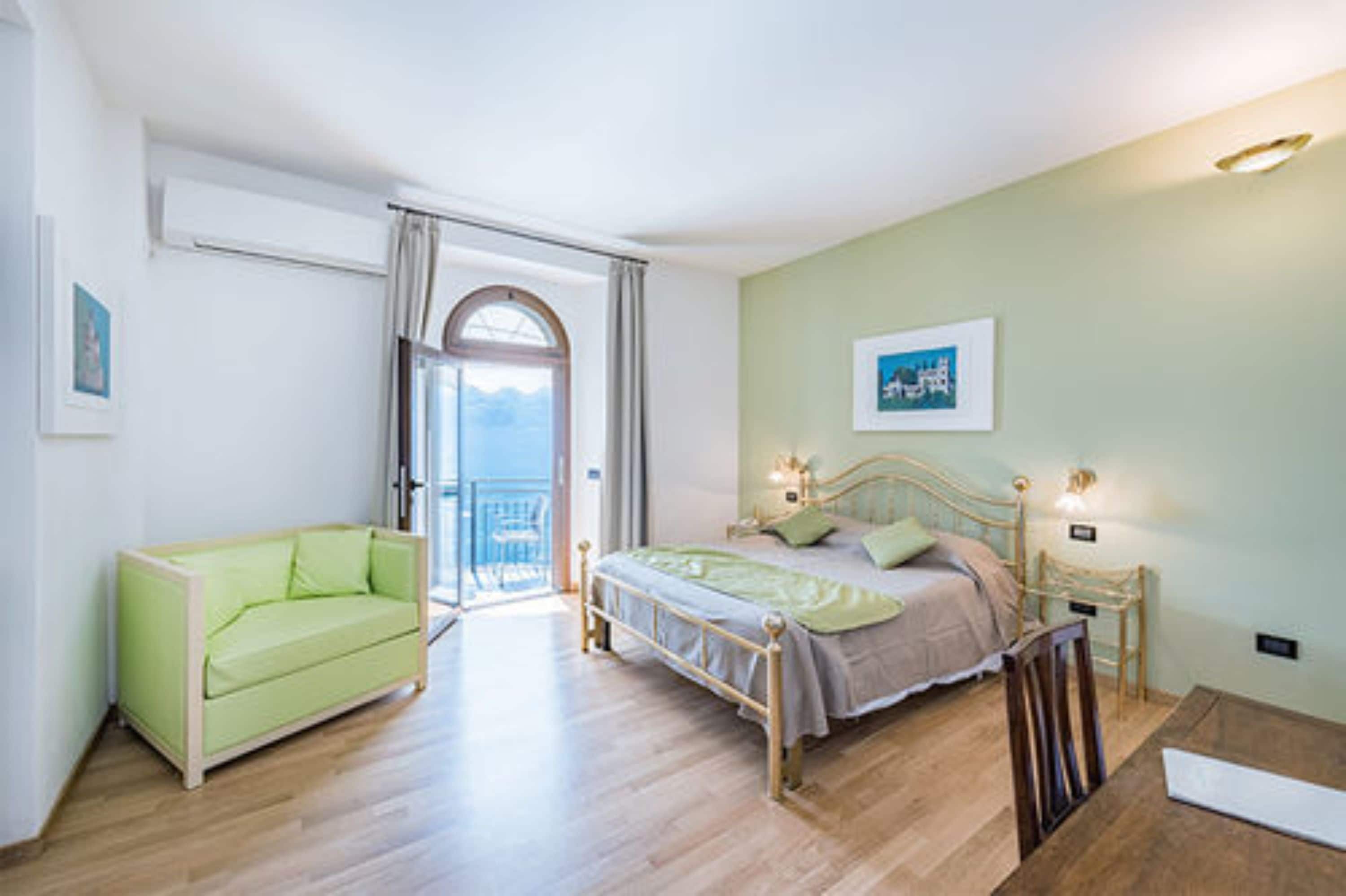 premium bedding, down duvets, in-room safe, desk