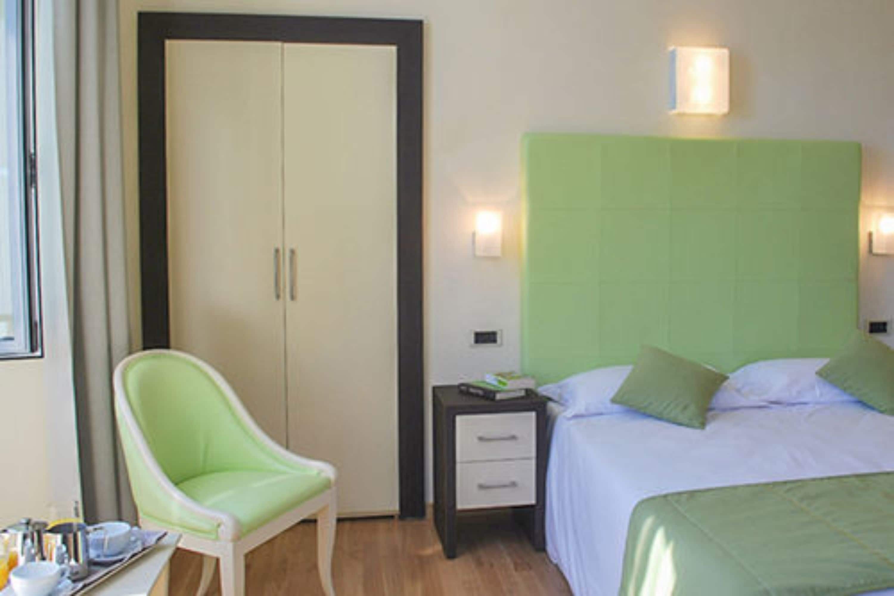 romantic room, 1 queen bed, lake view, lakeside | premium bedding, down duvets, in-room safe, desk