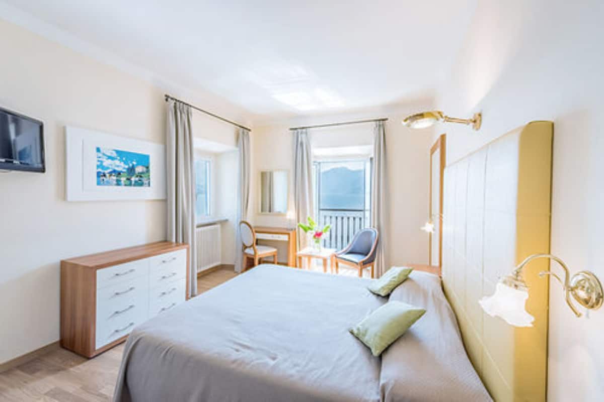 Romantic Room, 1 Queen Bed, Lake View, Lakeside | 1 bedroom, premium bedding, down duvets, in-room safe