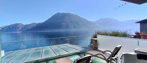 Deluxe Room, 1 Queen Bed, Terrace, Lakeside