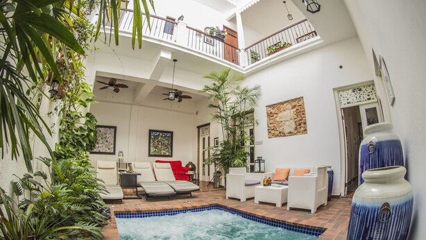 Indoor spa tub