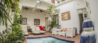 Colonial 154 H Boutique