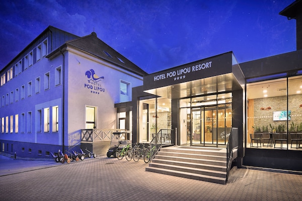 Vista frontal de la propiedad