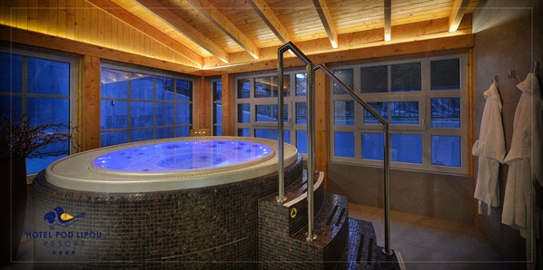 Parihoitohuone(ita), sauna, poreallas, höyrysauna, thai-hierontaa