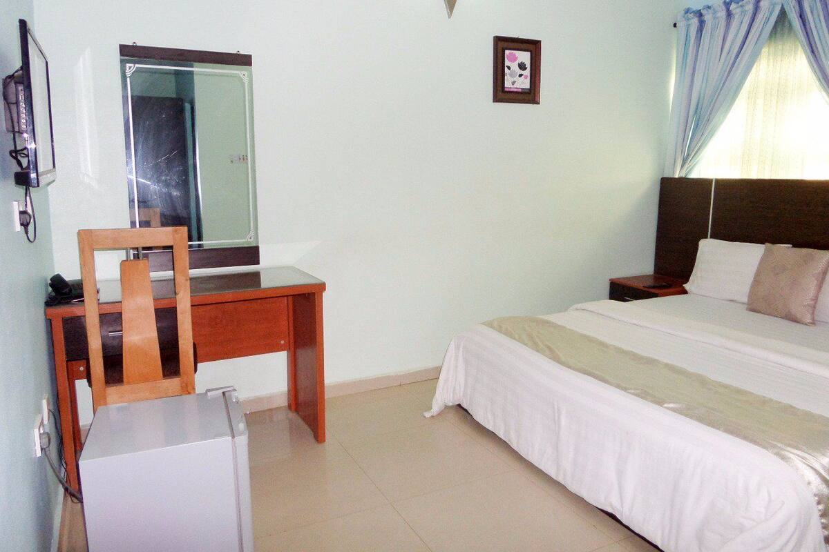 Standard Room, 1 Queen Bed