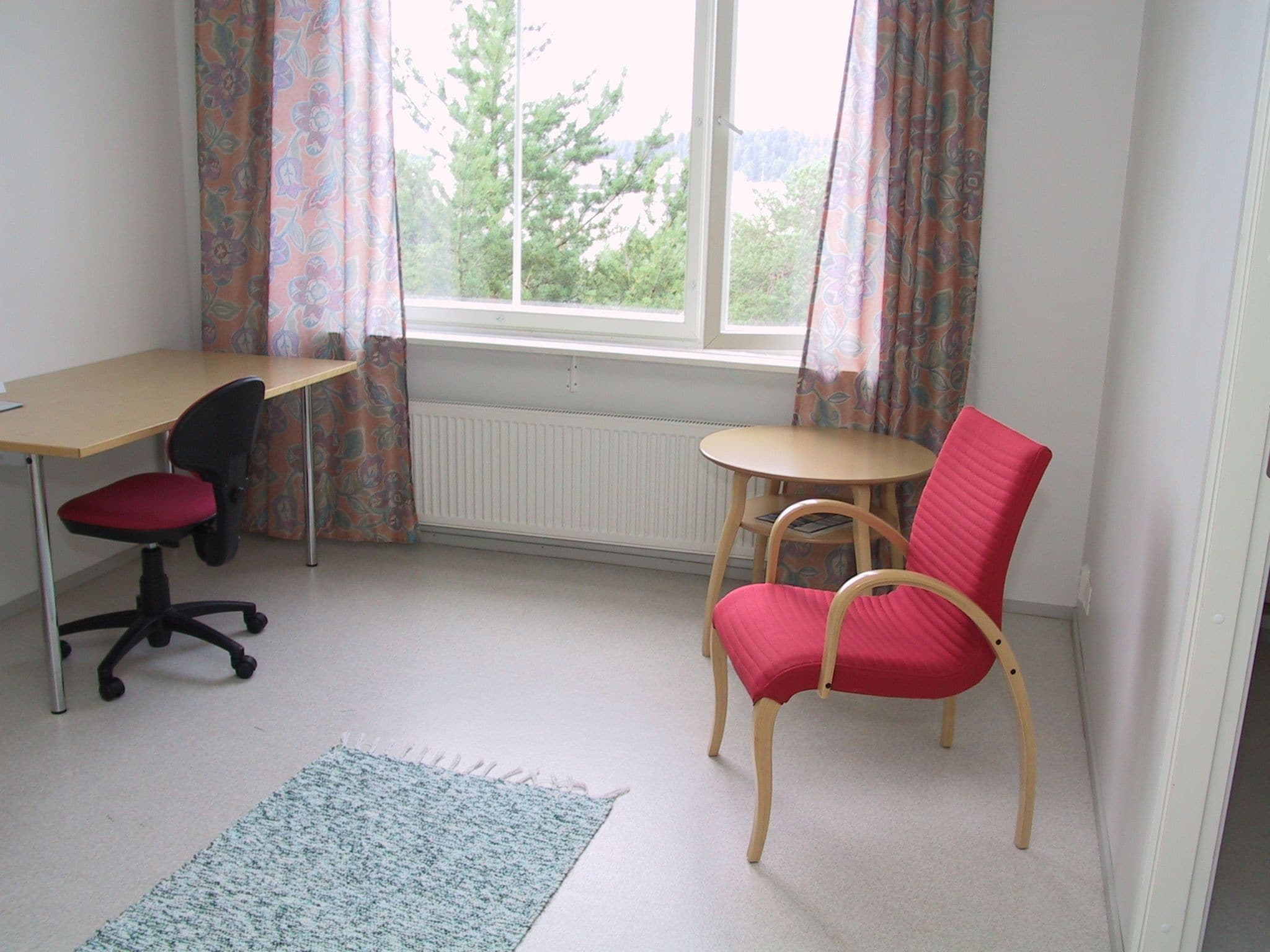 superior twin room, lake view | desk, cots/infant beds