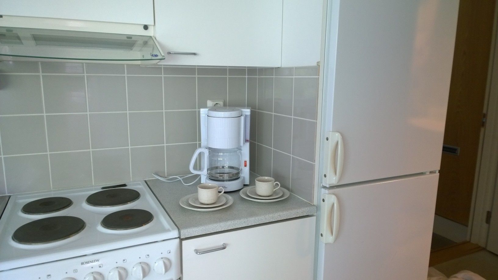 fridge, oven, stovetop, coffee/tea maker