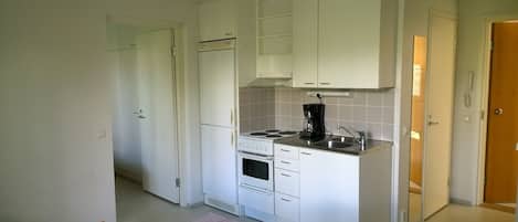 Neljän hengen huone, 2 makuuhuonetta | Yksityinen keittiö | Jääkaappi, uuni, liesi, kahvin-/teenkeitin