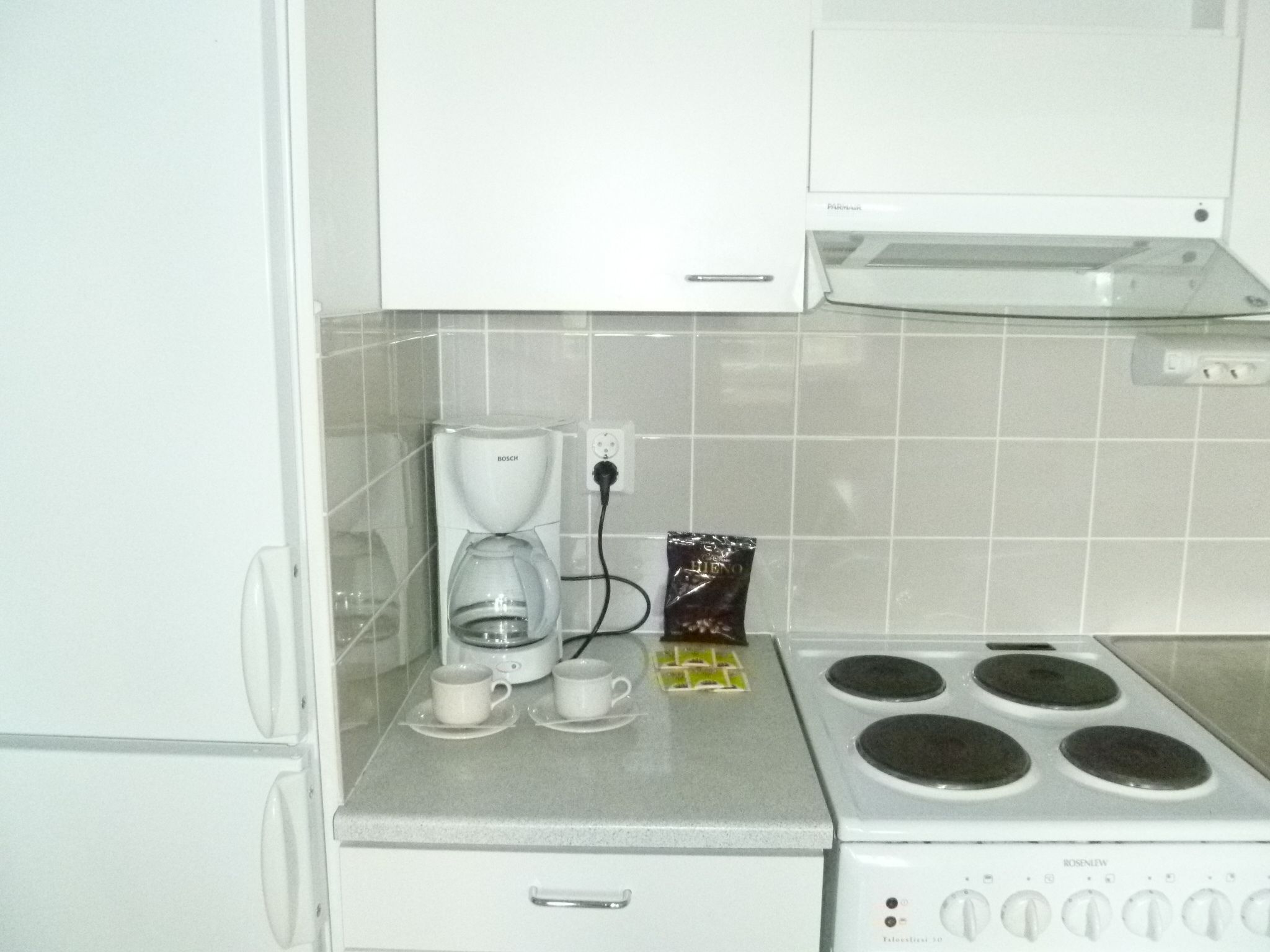 fridge, oven, stovetop, coffee/tea maker