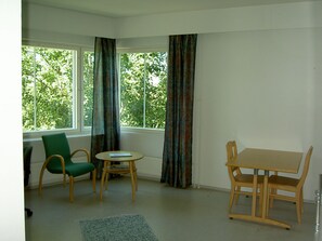 四人房, 2 间卧室 | 办公桌、婴儿床