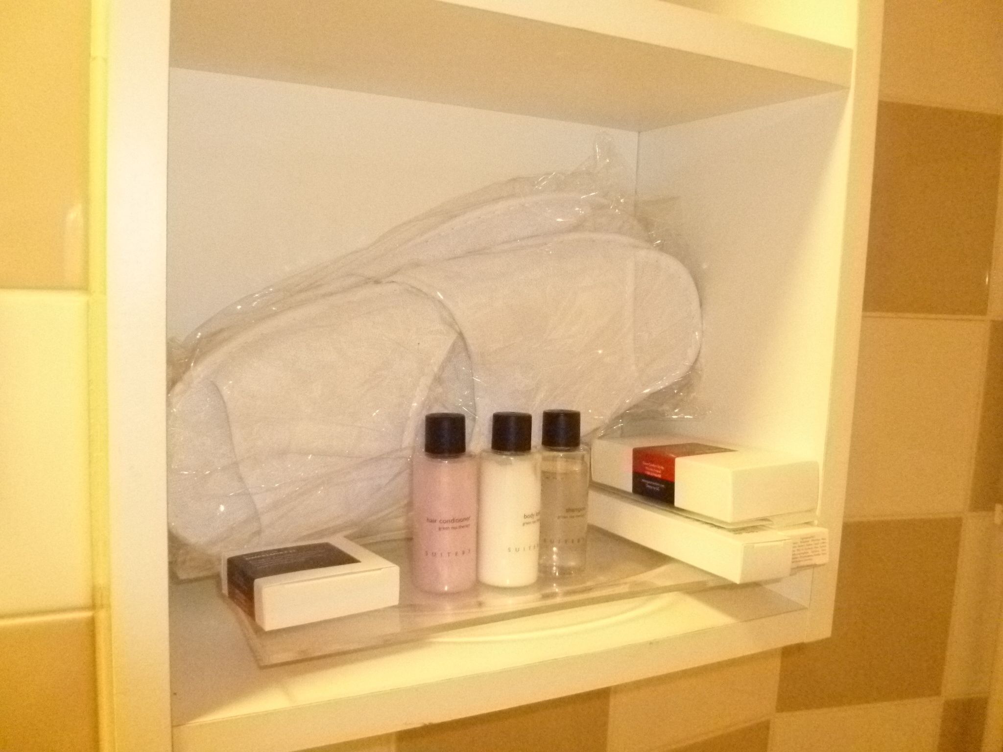 superior twin room, lake view | desk, cots/infant beds