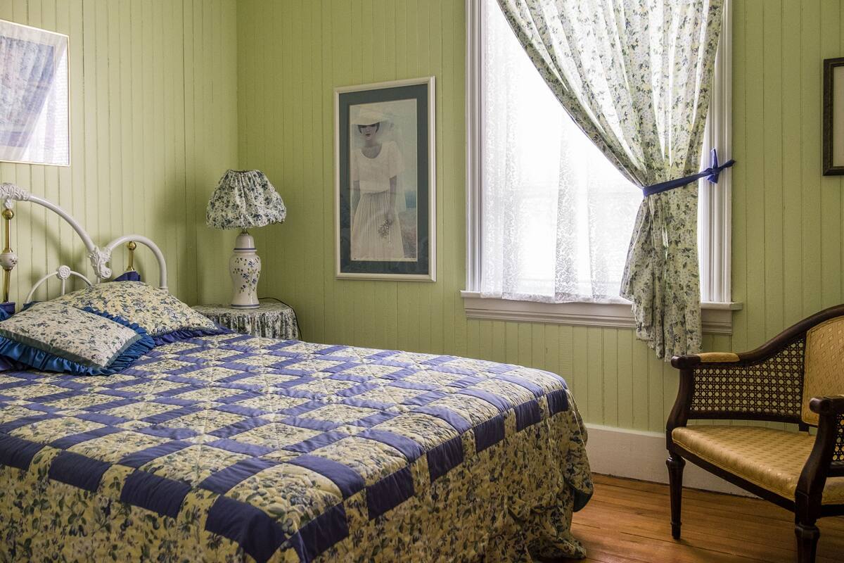 Zimmer, 1 Queen-Bett (Tulipe) | Kostenloses WLAN