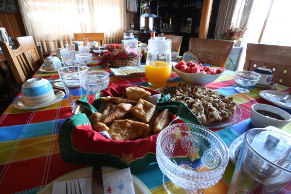 Free daily continental breakfast - Casa Chilhué (Castro)