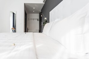 Down comforters, minibar, in-room safe, desk - M2M Made To Measure (Milan)