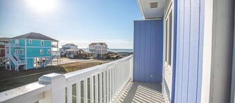Feelin' Beachy-7a 2 Bedroom Home by RedAwning