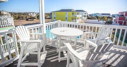 Feelin' Beachy-7a 2 Bedroom Home by RedAwning