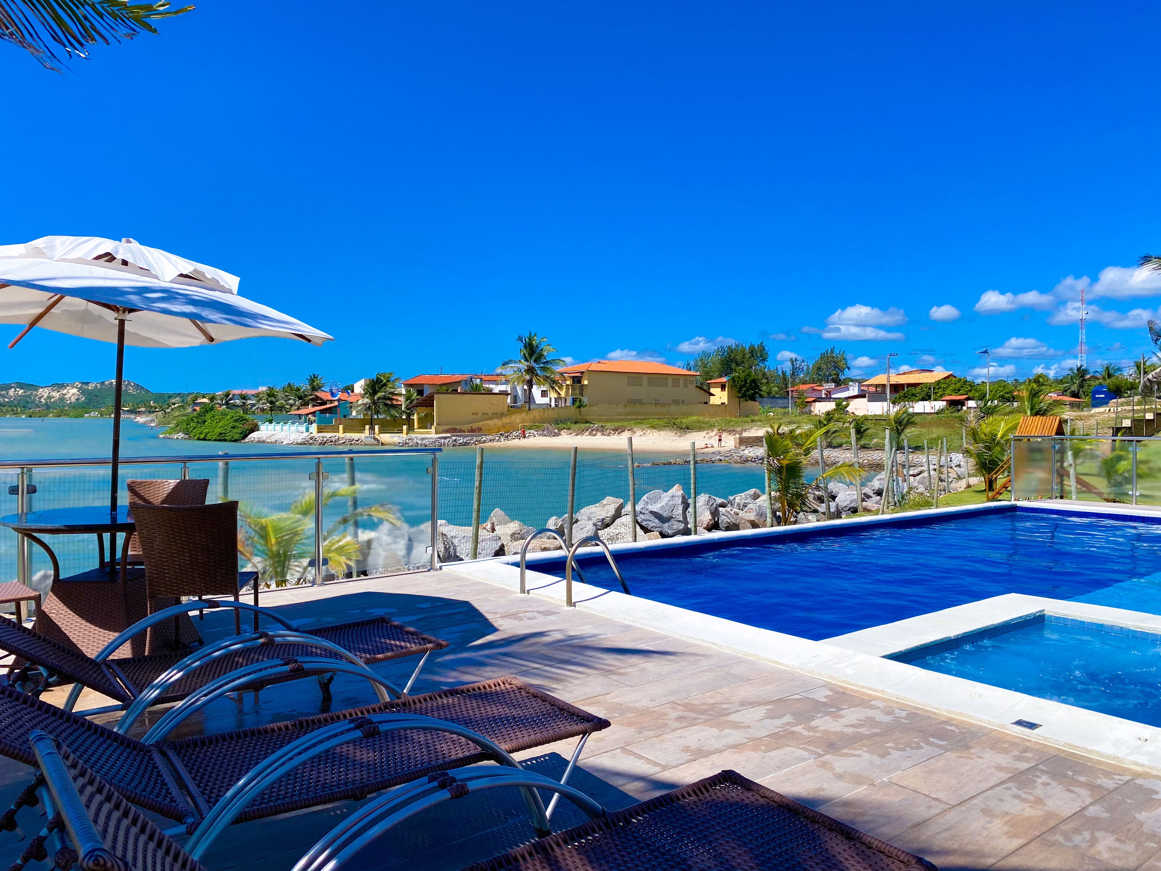 4 outdoor pools, free pool cabanas, pool umbrellas