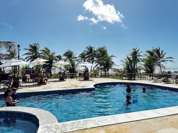 4 outdoor pools, free cabanas, pool umbrellas