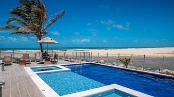 4 Außenpools, Cabañas (kostenlos), Sonnenschirme