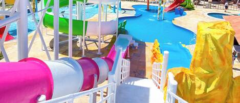 Minibar, laptop workspace, free WiFi, bed sheets