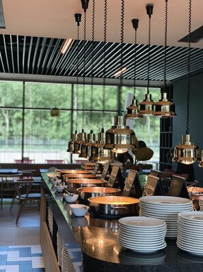 Buffet déjeuner (90 PLN par personne)