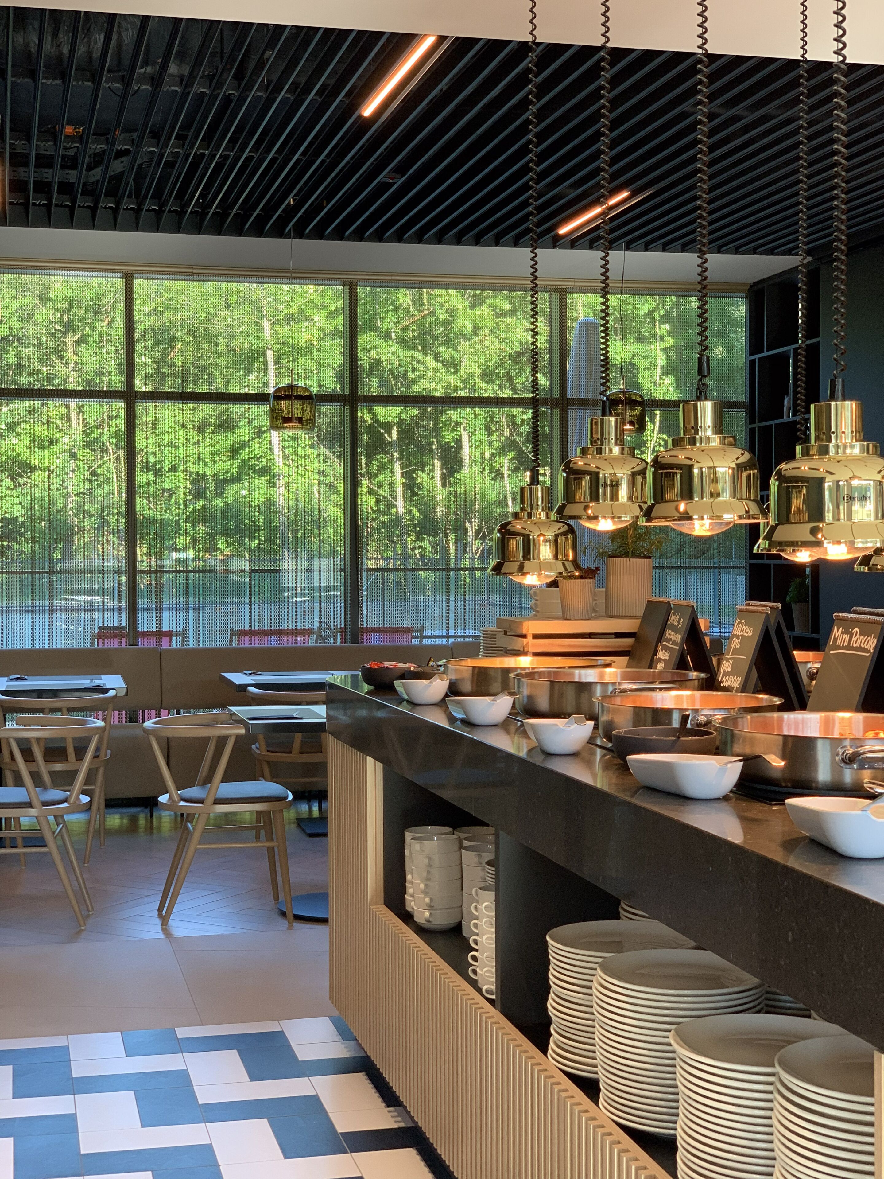 daily buffet breakfast (pln 90 per person)