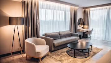 Suite | 1 bedroom, minibar, in-room safe, desk