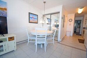 Condo, 1 Bedroom | Dining