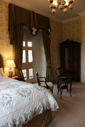 Deluxe Double Room, 1 King Bed, Garden View