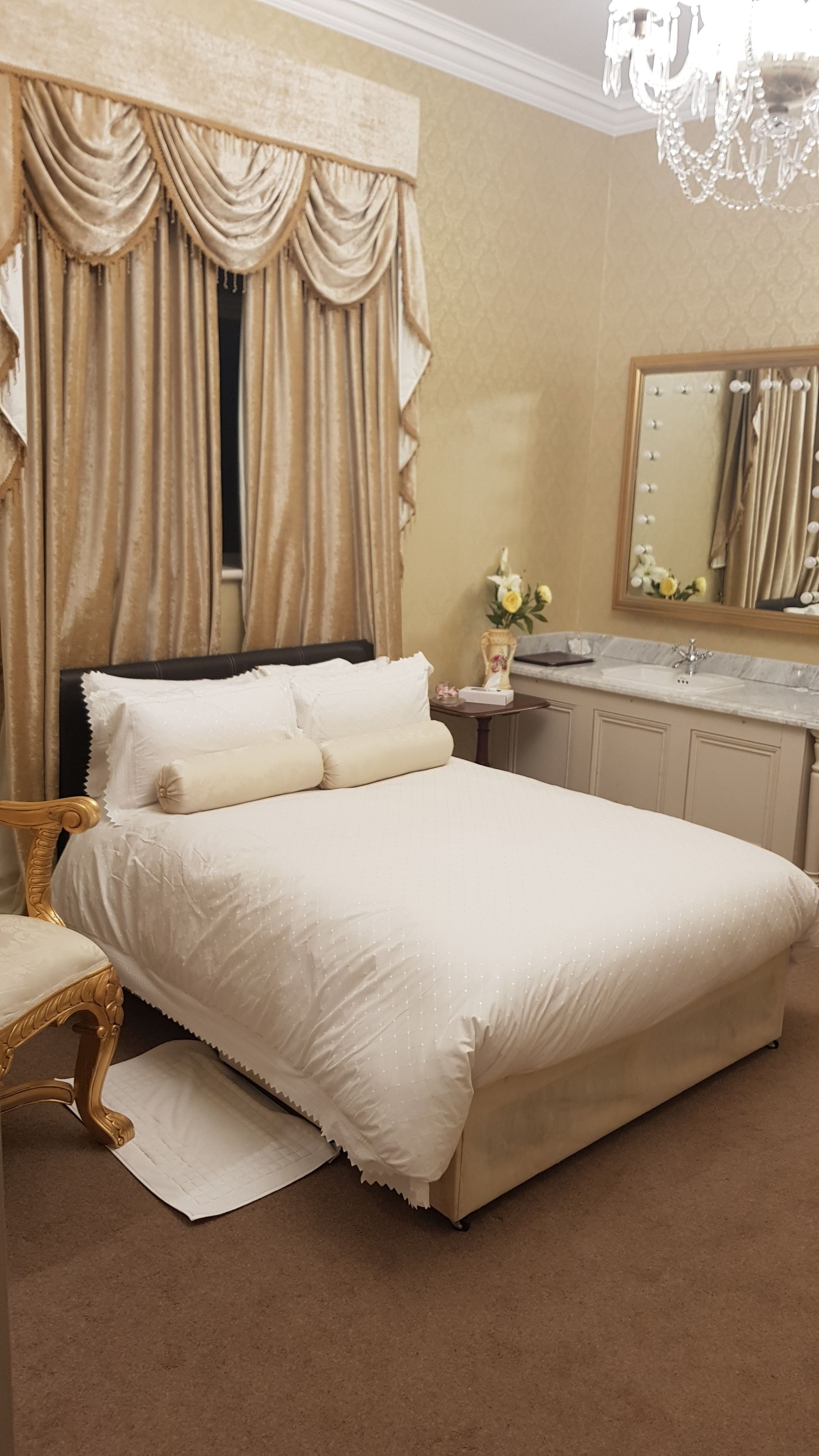 economy room, 1 double bed | egyptian cotton sheets, premium bedding, memory-foam beds, desk