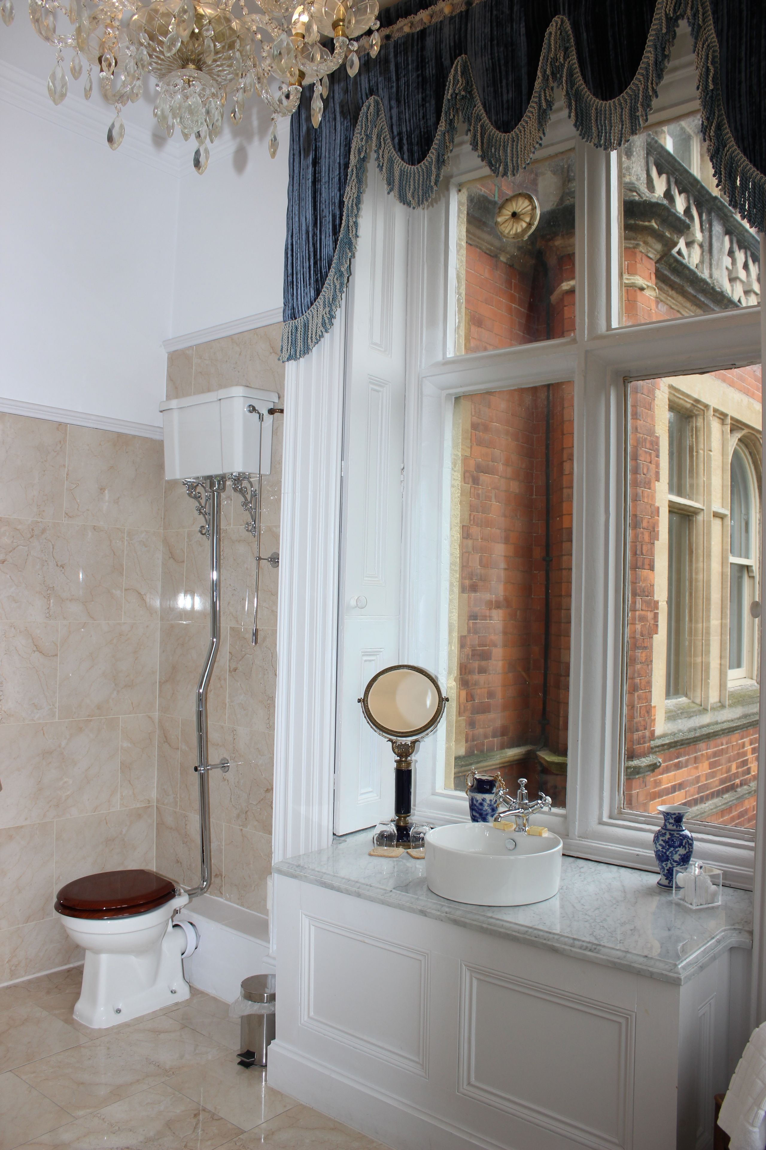 deluxe double room, 1 king bed, garden view | bathroom | combined shower/bathtub, deep-soaking bathtub, rainfall showerhead