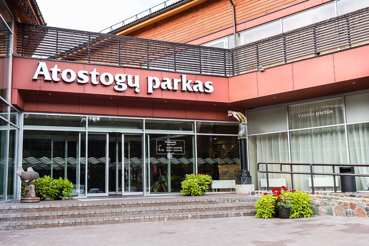 A building with a sign reading "Atostogy parkas".