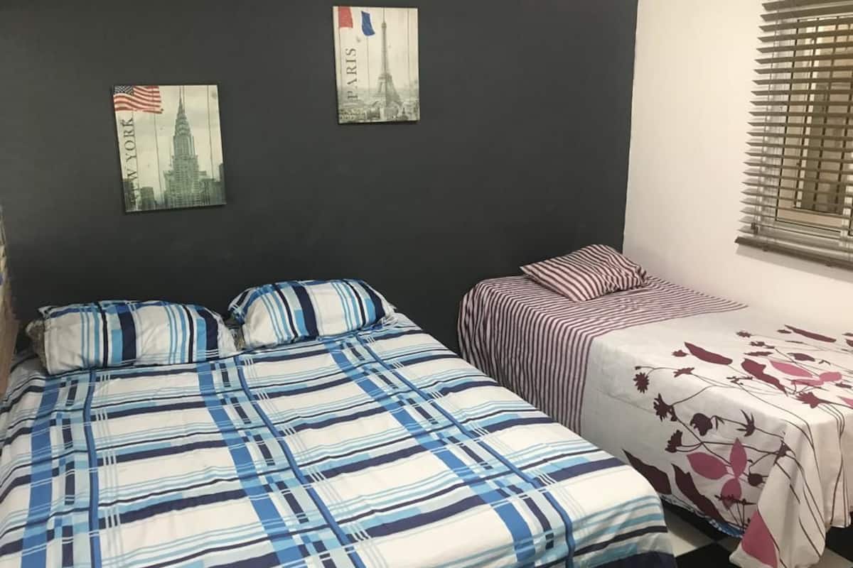 Habitacion Confort doble Aire Acondicionado | Peralatan tempat tidur premium, seterika/papan seterika, Wi-fi percuma