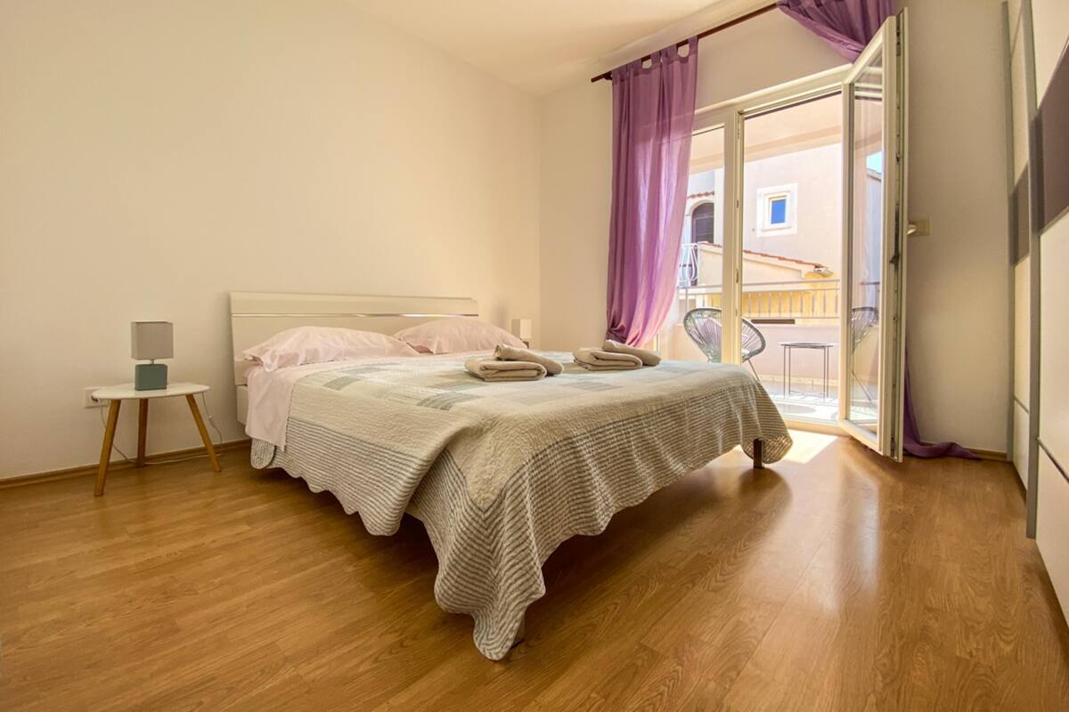 Apartment, 3 Bedrooms, Balcony (first floor) | Free cribs/infant beds, free WiFi, bed sheets