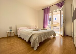 Apartment, 3 Bedrooms, Balcony (first floor) | Lits bébé (gratuits), Wi-Fi gratuit, draps fournis