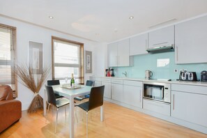 1 bedroom, premium bedding, iron/ironing board, cribs/infant beds