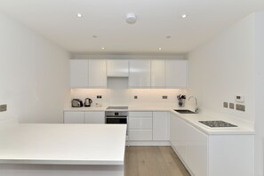 럭셔리 아파트, 침실 1개, 발코니, 시내 전망 | 전용 주방 | 전자레인지, 오븐, 쿡탑, 식기 세척기