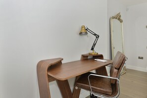 Departamento de lujo, 1 habitación, balcón, vista a la ciudad | Servicios de la habitación