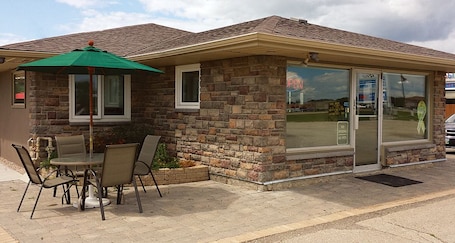 外观. 草原山旅馆