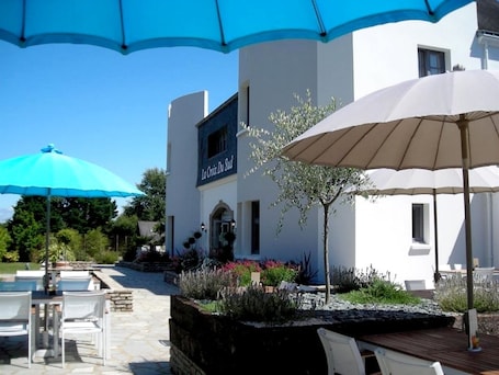 Terrace/patio. La Croix du Sud
