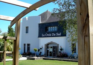 Front of property - La Croix du Sud (Le Tour-du-Parc)
