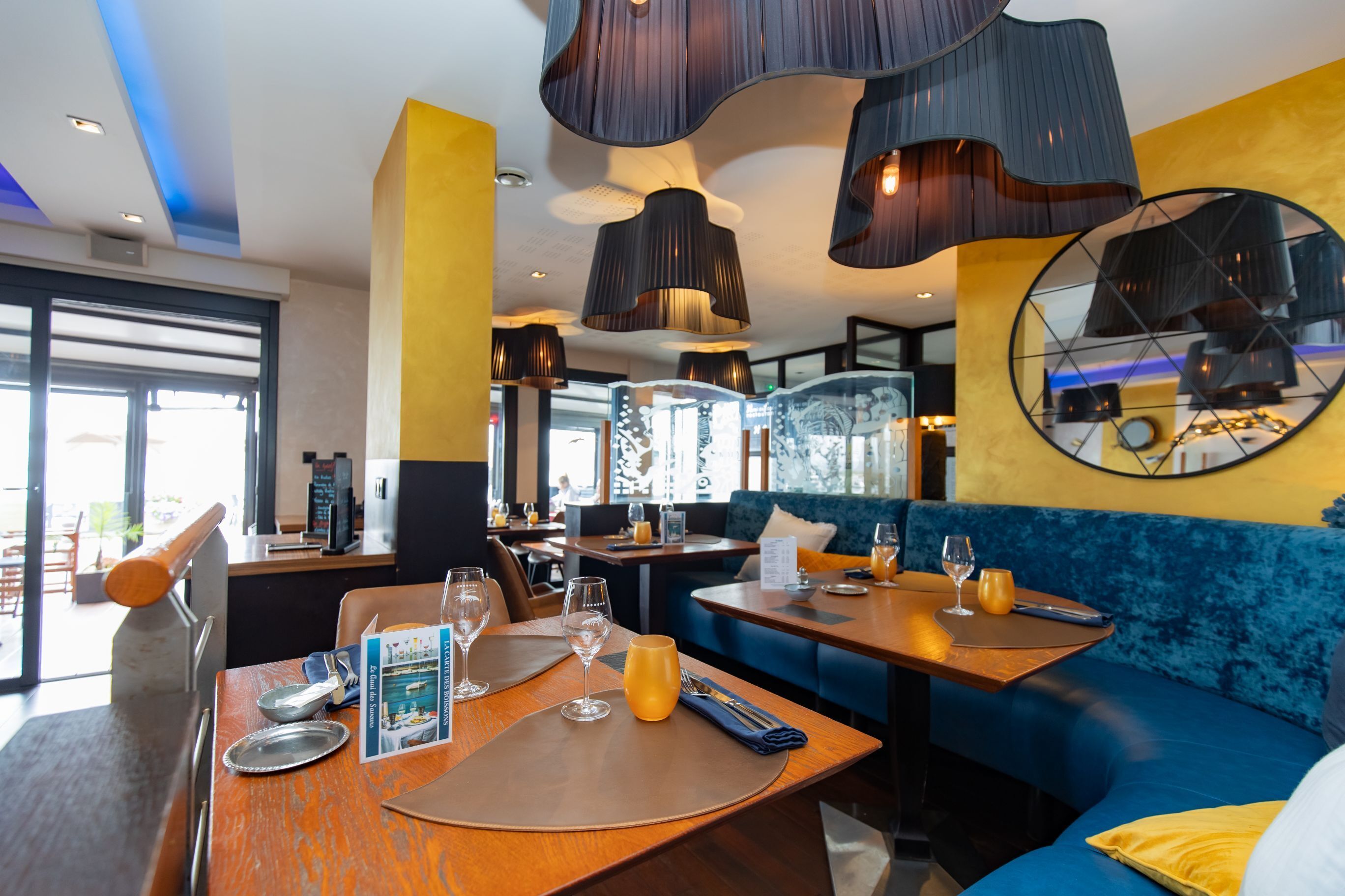 lunch, dinner served; seafood, sea views