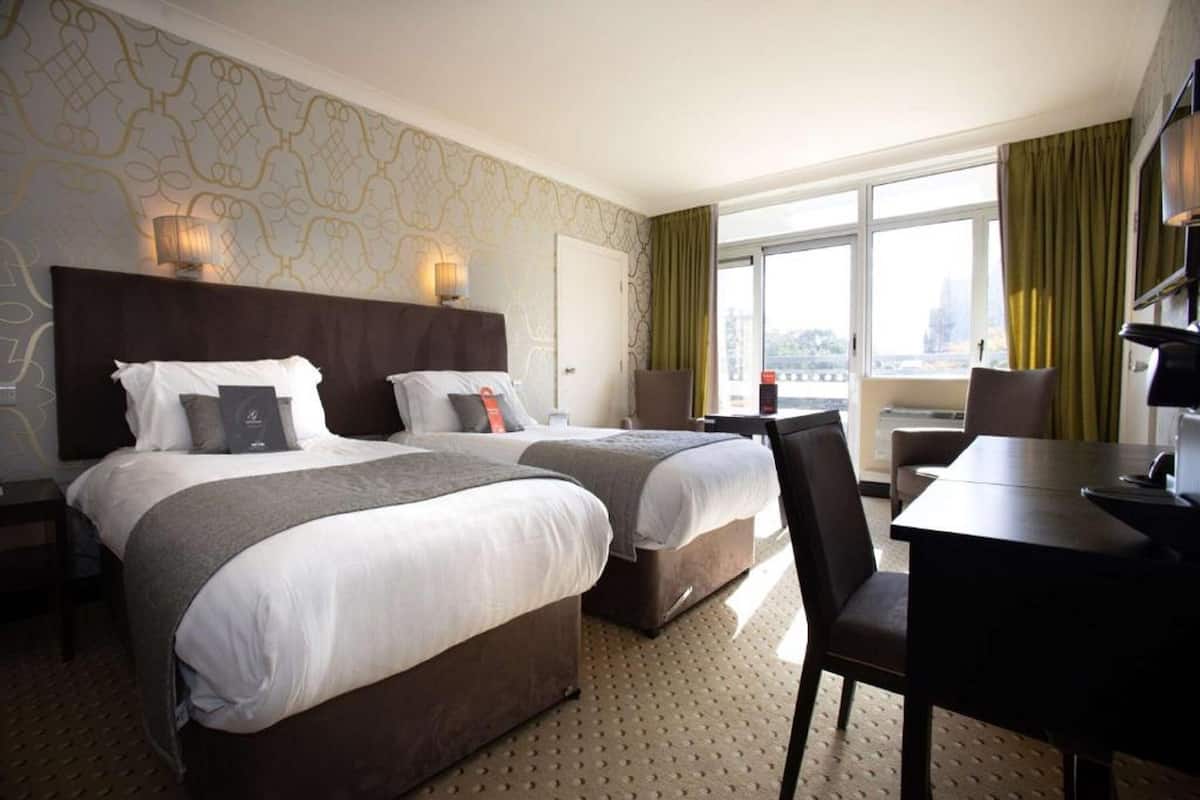 1 bedroom, individually decorated, individually furnished, desk