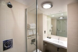 Free toiletries, hair dryer, towels, soap - The Lincoln Hotel (Lincoln)