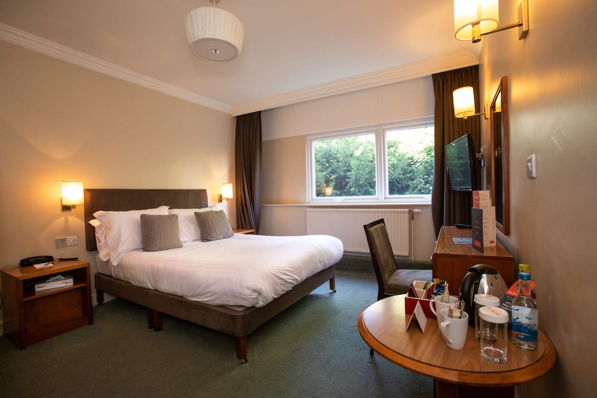 Standard Double Room, Accessible | Individually decorated, individually furnished, desk, iron/ironing board