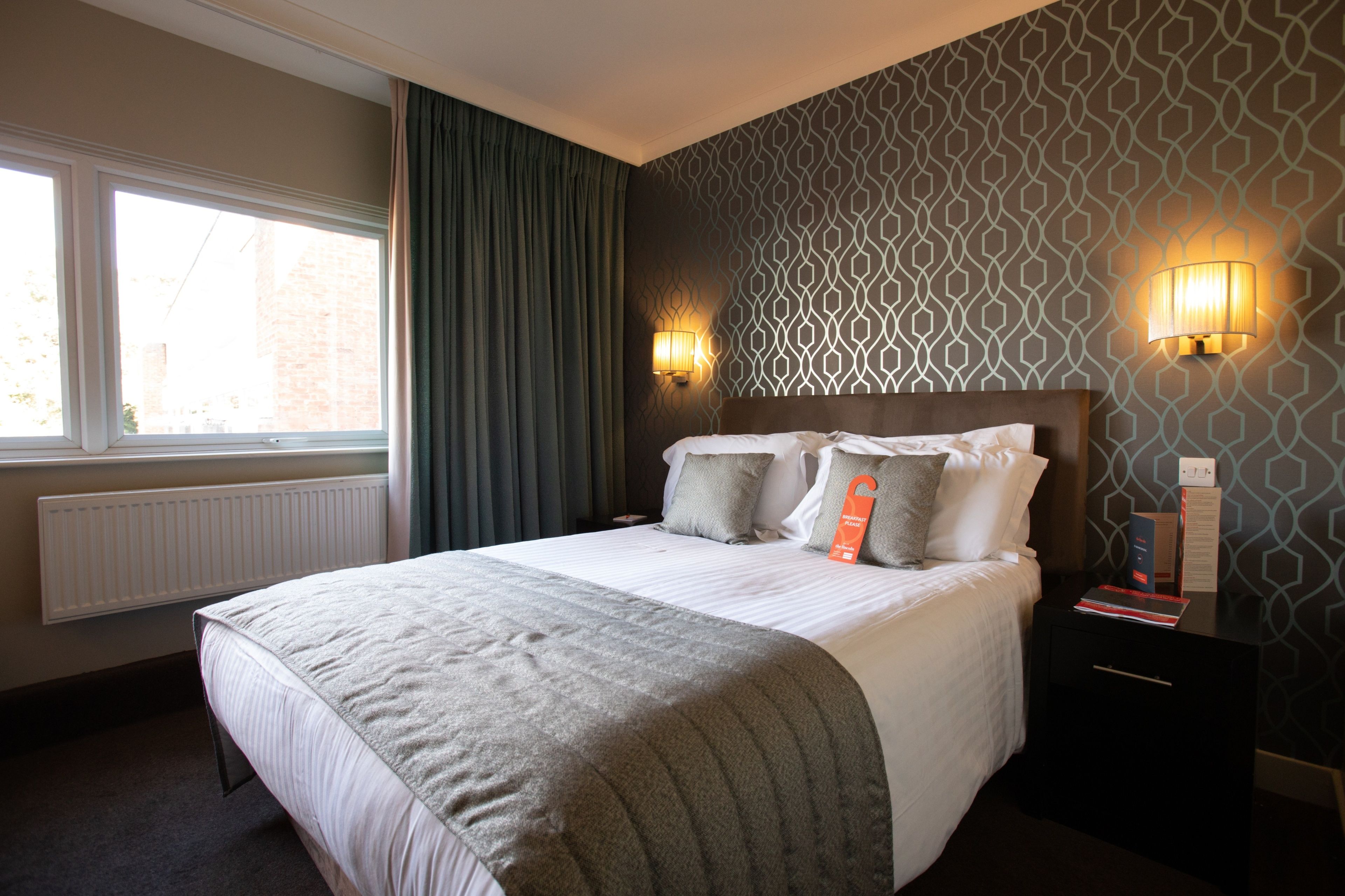 1 bedroom, individually decorated, individually furnished, desk