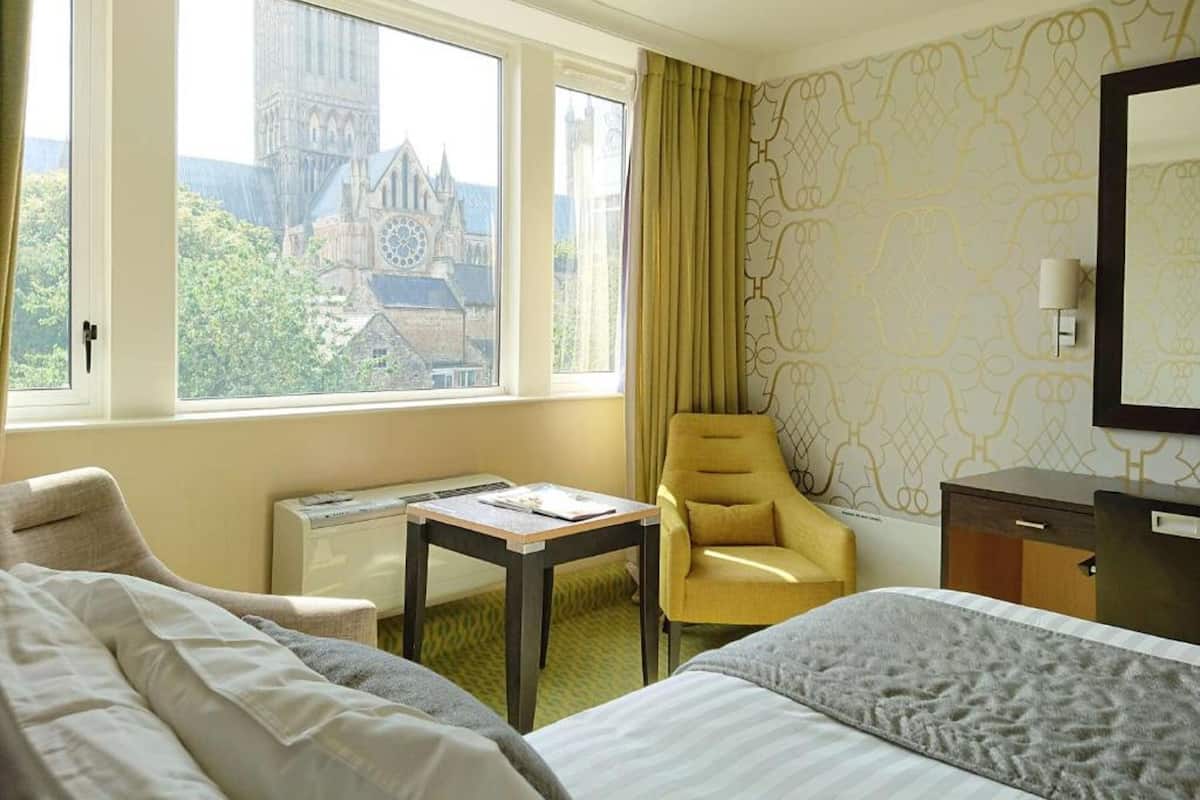 Superior Double Room, City View | Individually decorated, individually furnished, desk, iron/ironing board