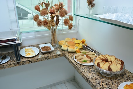 Alimentos y bebidas