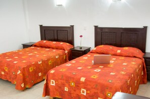 Desk, iron/ironing board - Hotel Zirahuen (Lazaro Cardenas)