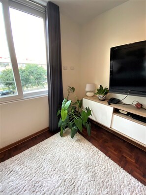 City Apartment, 1 Bedroom, City View, Beachside | Living room